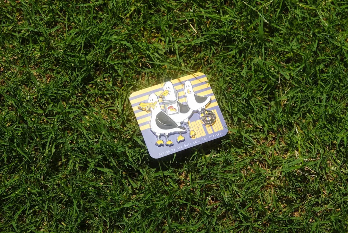 Three Seagulls Pin